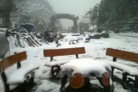 Snow envelops northern mountains 