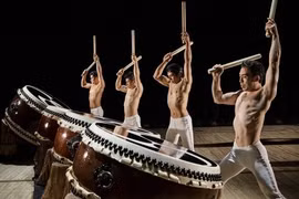 Japanese artists participate in traditional show