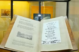Vietnam’s giant poetry book sets Worldkings’s record