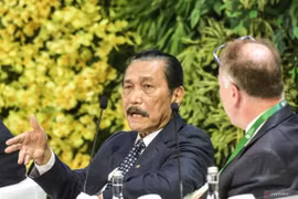 Indonesia's Coordinating Minister for Maritime Affairs and Investment Luhut Binsar Pandjaitan (left) speaks during the first dialogue session at the International Sustainability Forum (ISF) 2024, Jakarta, September 5, 2024. (Photo: en.antaranews.com) 