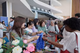 Vietnamese mission's booth at the bazzar (Photo: VNA)