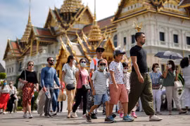 Tourists visit the Grand Palace in Bangkok, Thailand, (Photo: Reuters.com 