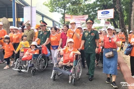 Over 5,000 join charity walk to support Agent Orange/dioxin victims (Photo: VNA)