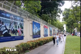 “Sport and Fraternity” photo exhibition promotes Olympic & Paralympic 2024 (Photo: VNA)