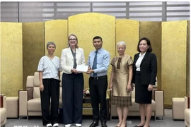 Vice Chairman of Da Nang municipal People's Committee Ho Ky Minh (centre) and Australian Consul General in Ho Chi Minh City Sarah Hooper (second from left) in Da Nang on Sept. 11, 2024. (Photo: VNA)