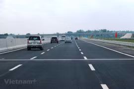 Vehicles running in a highway section (Photo: VietnamPlus)