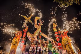 Dancing under the moon (Photo: Nguyen Quang)