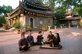 Efforts to bring “Xam” singing closer to public