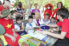 Attracting overseas Vietnamese intellectuals back home is most important: Professor