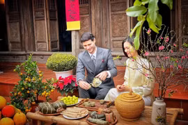 Foreign tourists enjoy Tet, spring activities in Vietnam