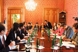 Deputy minister of Information and Communications Truong Minh Tuan and the Czech Republic’s First Deputy Minister of Culture Katerina Kalistova