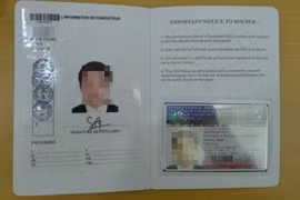 The international driving licences will look like passports and will be available in various languages including English, French, Russian and Spanish (Photo: doisongphapluat.com)