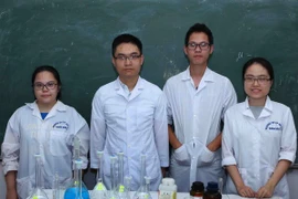 Vietnamese students won golden medal at the 46th IBO (Photo:VNA)