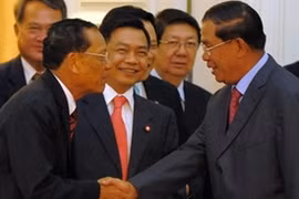 Cambodian PM Hun Sen meets with Thai Deputy PM Trairong Suwankiri (source:AFP/VNA)