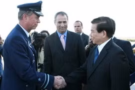 President Triet arrives in Chile for state visit