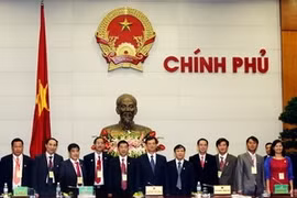 PM Nguyen Tan Dung and young entrepreneurs (Source:VNA)