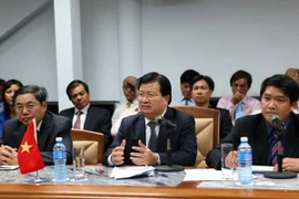 Minister of Construction Trinh Dinh Dung in the meeting (Photo: VNA)