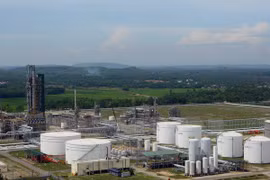 Dung Quat oil refinery (Photo: VNA)