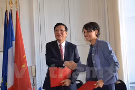 Vietnamese Minister of Education and Training Pham Vu Luan and French Minister of Education, Higher Education and Research Najat Vallaud-Belkacem (Source: VNA)