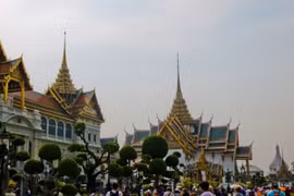 Tourists to Bangkok, Thailand (Photo: internationalliving)
