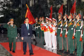 Viettel executives welcomed PM Nguyen Tan Dung (Photo: VNA)
