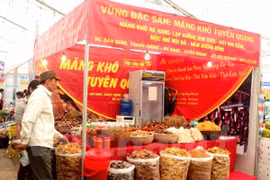An agribusiness exhibited its dried bamboo shoots made in northern Tuyen Quang province at an agricultural fair last year. (Photo: VNA)