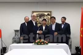 At the signing ceremony (Source: VNA)