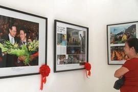 “Golden Moment” media photo exhibition opens 