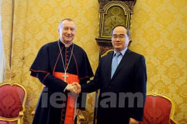 VFF President Nguyen Thien Nhan (R) and the Vatican’s Secretary of State Cardinal Pietro Parolin. (Photo: VNA)