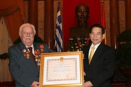 Greek citizen receives Vietnamese honour