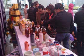 The OCOP fair draws crowds exhibitors (Photo: VNA)