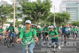 Participants ride 10km to mark the annual World Environment Day (June 5). (Photo: cand.com.vn)