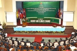 ASEAN ministers vow to boost energy cooperation 