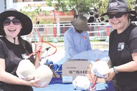 Teams prepare fireworks for the International Fireworks Competition at Han River Port in Da Nang (Photo: VNA)