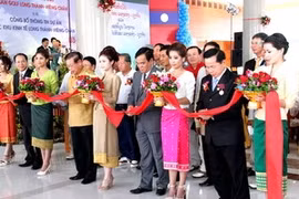 Cutting the ribbon to inaugurate the Vientiane-Long Thanh golf course (Source: VNA)
