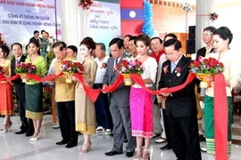 Cutting the ribbon to inaugurate the Vientiane-Long Thanh golf course (Source: VNA)