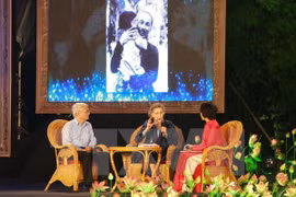A television show marks the 125th birthday of the national hero, was broadcast live from Ba Dinh Square in Hanoi and Kim Lien Village in the central province of Nghe An. (Photo: VNA)