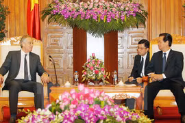 Prime Minister Nguyen Tan Dung (R) receives Former UK Prime Minister Tony Blair in Hanoi. Photo: VNA