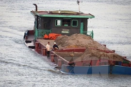 The Ministry of Transport has approved 45 build-operate-transfer to upgrade waterway routes, estuaries and ports. Photo: VNA
