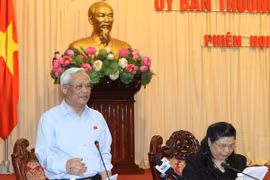 NA VIce Chairman Uong Chu Luu speaks at the session (Photo: VNA)