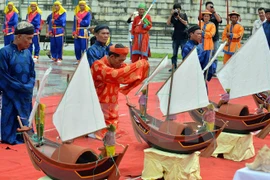 The ceremony pays tribute to the men enlisted in the flotilla to patrol the Hoang Sa and Truong Sa archipelagos (Photo: VNA)