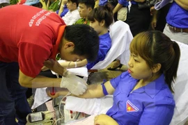 Young people donate blood (Photo: VNA)