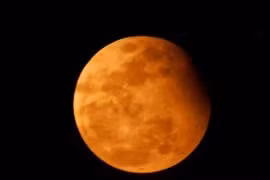 The partial eclipse of the moon in Ho Chi Minh City in 2012 (Source: VNA)