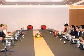 The talks took place in Hanoi on April 17 (Photo: VNA)