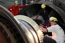 Engineer and international consultant at Nhon Trach 2 power plant (Photo:VNA) 