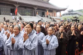 The requiem for the souls of traffic accident victims in Bai Dinh pagoda, Ninh Binh (Source: VNA)