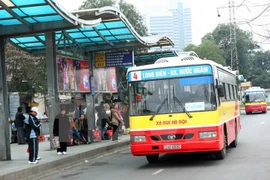 Hanoi and Ho Chi Minh City should encourage the use of public transport instead of individual vehicles. (Photo:VNA)
