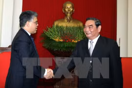 Politburo member Le Hong Anh received Venezuelan Vice President Elias Jose Jaua Milano in Hanoi on March 13 (Photo: VNA)