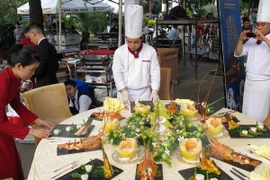 The festival included a contest with the participation of head-chefs from 17 local five-star hotels (Photo: VNA)