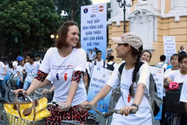 Participants to a campaign to raise public awareness of gender equality (Photo: VNA)